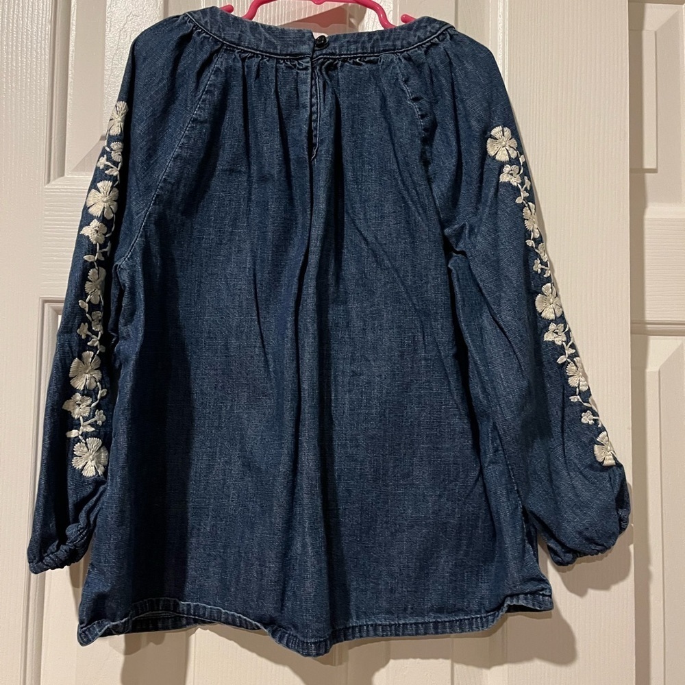Gap girls size L denim shirt with white flower embroidery on sleeves - Picture 6 of 9